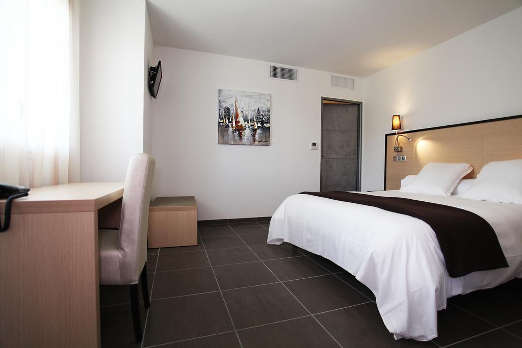 Hotel Restaurant Les Pielettes Le Rove Rom bilde