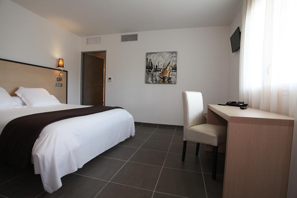 Hotel Restaurant Les Pielettes Le Rove Rom bilde