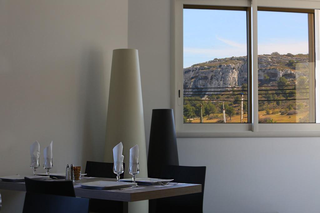 Hotel Restaurant Les Pielettes Le Rove Eksteriør bilde