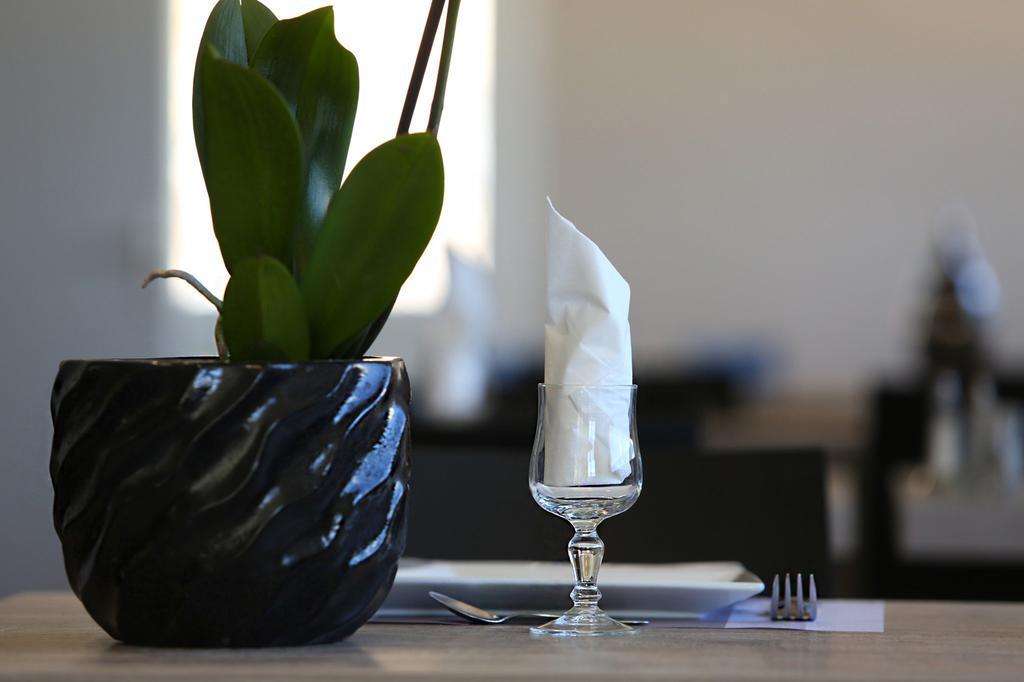 Hotel Restaurant Les Pielettes Le Rove Eksteriør bilde