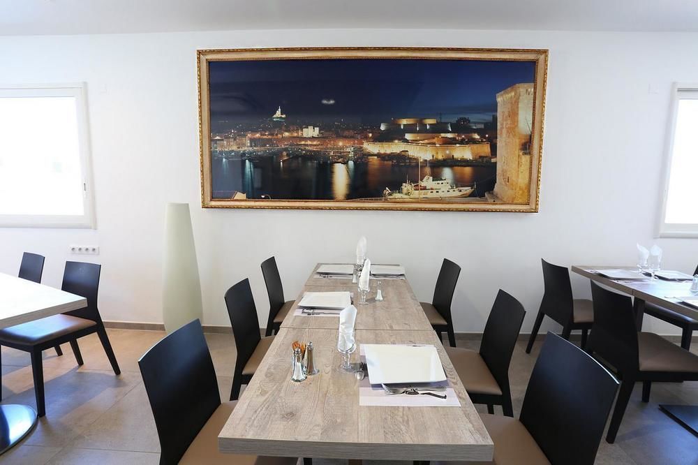Hotel Restaurant Les Pielettes Le Rove Eksteriør bilde